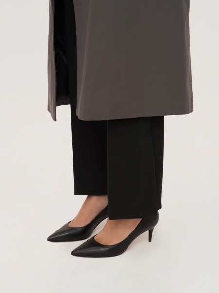 Чорні шкіряні туфлі на низьких підборах STONE